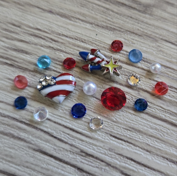 Origami Owl Jewelry - 🦉"Fabulous 4th" Charm Set